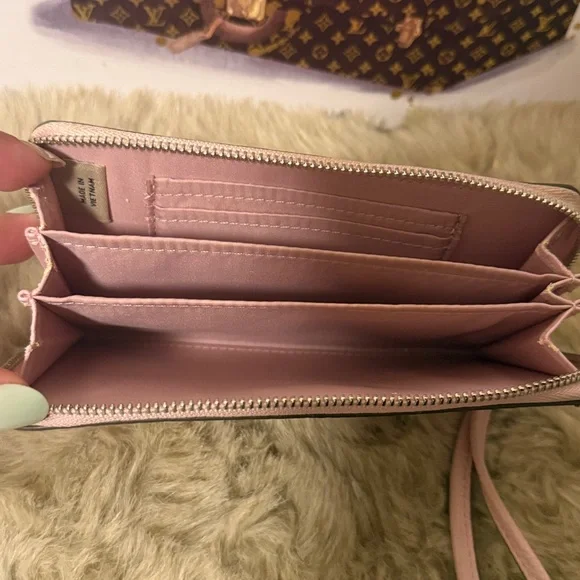 COACH Small Wristlet Clutch Leather With Heart Print Grey Pink Rare - Picture 6 of 8